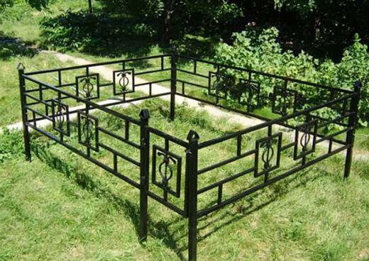 Правила установки ограды на кладбище своими руками